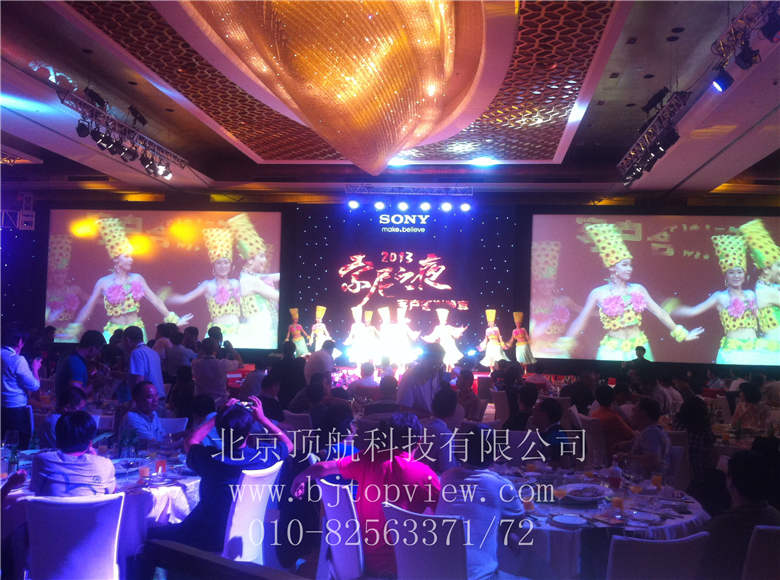<p> <span style="background-color: rgb(246,246,246); font-family: Arial; font-size: medium">2013年8月21日索尼之夜客户答谢晚宴在北京万达索菲特大酒店举行，会议采用二维码邀请函现场签到，并连接小票打印机根据二维码打印客户对应的桌号，客户可以根据打印的桌号快速的找到自己的座位。晚宴现场采用二维码编号进行抽奖。 </span></p>
<p> </p>