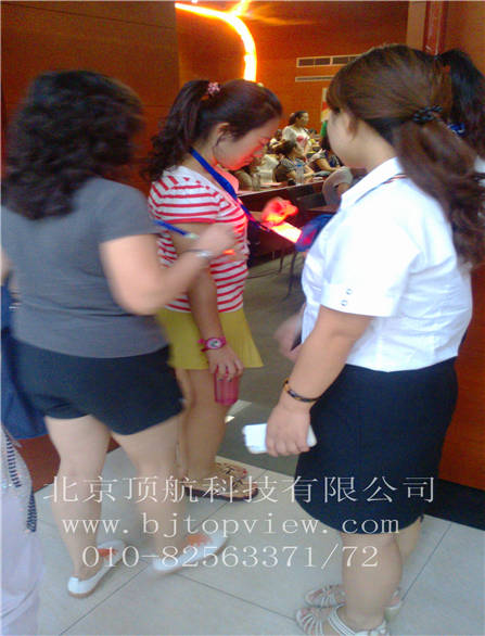 <p> <span style="background-color: rgb(246,246,246); font-family: Arial; font-size: medium">2013年8月3日-8月5日中国早期教育论坛第五届年会暨学前教育可持续发展高峰研讨会在北京举行，会议现场制证，各分论坛使用手持式#二维码#扫描以便确认参会者身份及是否有参加本分论坛的权限 </span></p>
<p> </p>