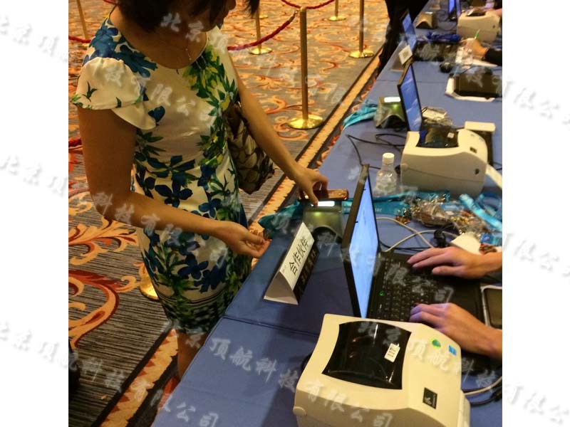 <p>7月16-17日，IBM 2014蓝旋风合作伙伴大会在澳门特别行政区盛大召开，本次会议采用了由北京顶航科技有限公司自主开发的会议签到系统---“二维码会议签到系统”。本次大会更是采用了个性化十足的RFID身份识别卡，让人倍感新颖。</p>