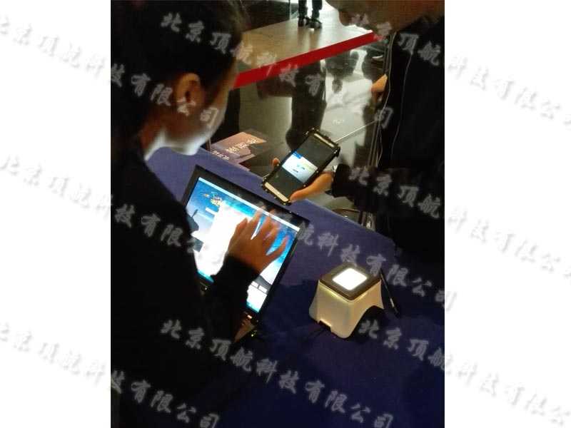 <p>GeekPwn(极棒)安全极客嘉年华堪称中国顶级黑客的大集结,所以在这次的签到工作上,保密性做的十分严格。首先此次会议采用了二维码会议签到系统,在会场所有的签到端都不允许连接网络,所以我们在现场搭建了一个离线服务器,提高了签到效率,同时将保密性做到最好。</p>
<p>其次,在用餐处设立了手持签到设备,每个人只允许进入餐厅一次,避免了重复用餐的情况。在此恭喜GeekPwn(极棒)安全极客嘉年华完满结束。</p>