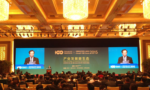 <p>1月13-14日中国电动汽车百人会2015年度论坛在北京钓鱼台国宾馆举行,包括工信部、科技部、财政部、国资委、交通部等十大部委的相关领导人,以及17省的近百位部门负责人,9位中国工程院院士还有中国汽车行业学界、企业界、资本界等上千位人员,集聚在北京钓鱼台国宾馆14号楼。</p>
<p>而这次大会的签到工作更是重中之重,针对这次会议的情况,大会决定了采用我公司的手持扫描签到技术进行人员的签到统计工作,这种签到方式方便、快捷、无地域局限性,出色的完成了本次大会的签到工作。</p>