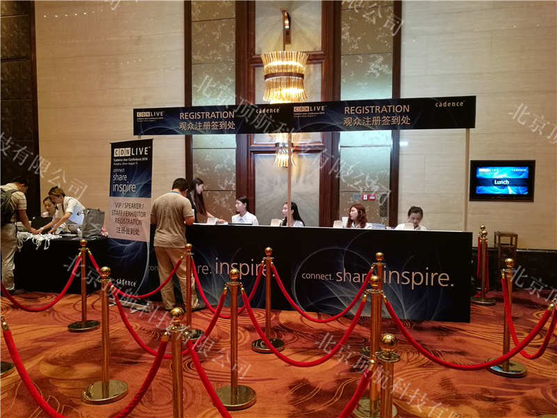 2016年8月11日CDNLive China 2016在上海嘉里大酒店举行，本次大会继续使用了北京顶航科技二维码签到打印系统，给大会提供了方便快捷的签到方式，另外分会场还使用了我们的手机扫描入场，只需要用手机对参会者的胸卡二维码轻轻一扫，即可记录该分会场参会人员，方便、简洁、大方。