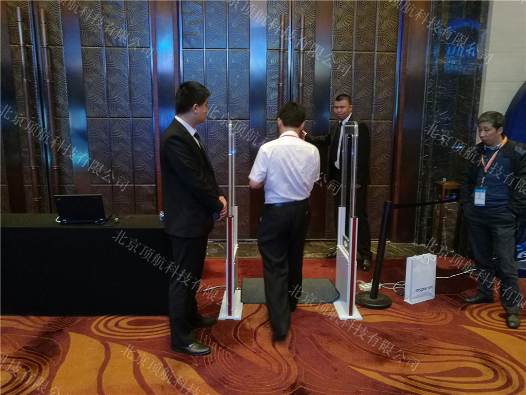 <p>浪潮集团在上海举行了以“Only Data 数据进化世界”为主题的2016浪潮技术与应用峰会。作为浪潮集团两年一度的前瞻性技术盛会,本届峰会汇集了近2000名政府、企业及行业客户,以及行业技术专家与业内人士。峰会上,浪潮集团与各位与会者一起探讨了以数据为核心的技术、实践和生态构建,分享和碰撞最前沿技术观点,共同描绘迈向数据社会化未来的路线图。</p>
<p> 本次活动使用了北京顶航科技提供的RFID签到系统,活动分五个酒店签到入住,嘉宾到达各自入住酒店报手机号码进行签到并绑定RFID芯片卡。大会入场门口安装有RFID安检通道门,该设备只需要参会人员佩戴胸卡正常走过即可记录成功,而且还可以进出双向统计,方便对会场人员控制。该系统具有通行速度快,识别率高等优点。</p>