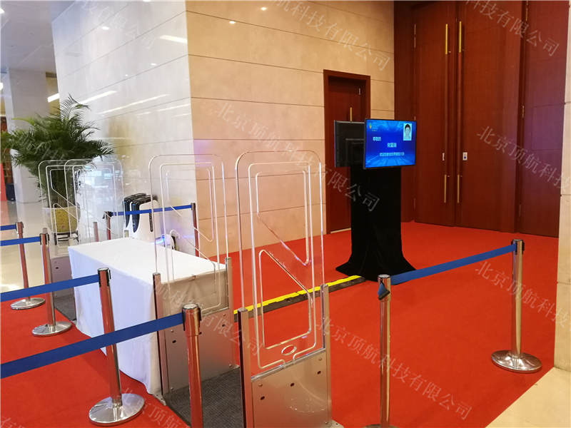 <p>2017年6月29日至30日,以"迈向大智能时代"为主题的首届世界智能大会在天津梅江会展中心举行。来自全球17个国家和地区的多名中外政要、著名企业家和院士专家共同探讨智能科技前沿趋势,展望智能产业与智能社会发展前景。全国政协副主席、科技部部长万钢,世界工程组织联合会当选主席马琳•肯加,中国工程院院长周济等与天津市领导出席了开幕式。</p><p>智能大会主论坛上,联合国教科文组织知识社会局局长英德拉吉特•班纳吉就“人工智能与可持续发展”,百度公司董事长兼首席执行官李彦宏围绕“人工智能•现在进行时”,联想控股董事长柳传志针对“科技创新:过去的坎坷和未来的光明”,牛津大学教授维克托•迈尔-舍恩伯格就“从大数据到大智能”,中国工程院院士、中国工程院原常务副院长潘云鹤围绕“中国新一代人工智能”,阿里巴巴董事局主席马云以“天马津云:智能改变世界”为题,先后作了演讲。</p>