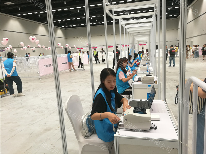 某公司大中华区精英研讨于2019年6月8日在苏州举行，本次大会使用了北京顶航身份证签到打印系统，嘉宾到达现场后只需出示身份证即可现场打印物资小票，嘉宾凭物资小票到相应柜台领取专属物资。该方式有效的杜绝了物资发放错误及多领等情况。