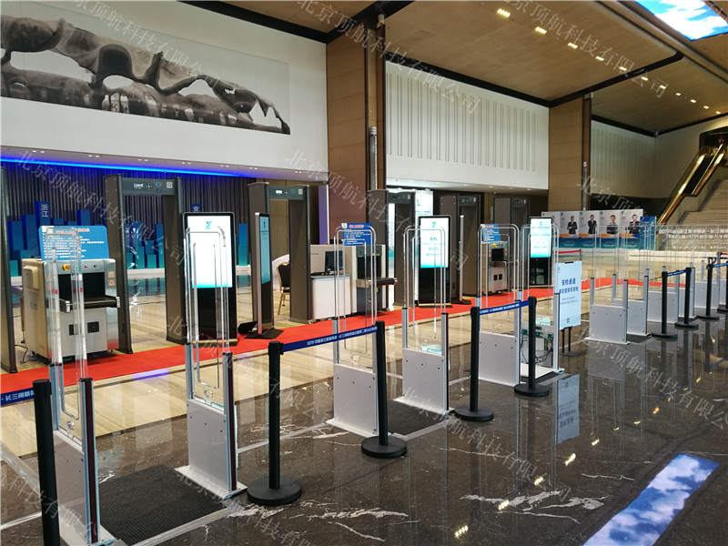 2019中国浙江星耀南湖·长三角精英峰会暨第二届G60科创走廊人才峰会在浙江省嘉兴市正式开幕。

    浙江省委常委、统战部长熊建平，人社部原副部长、中国人才研究会会长何宪，中国科学院党组成员、秘书长邓麦村，中国工业经济联合会执行副会长路耀华等应邀出席。
本次大会使用了北京顶航科技提供的RFID通道门系统，嘉宾只需佩戴胸卡走过通道门即可验证嘉宾身份，区分是否有权限进入，该方式方便快捷，能有效杜绝非参会人员入场。